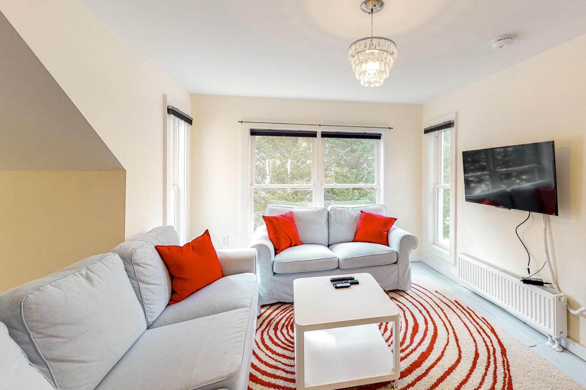 Pleasant Condos ラッドロー 部屋 写真