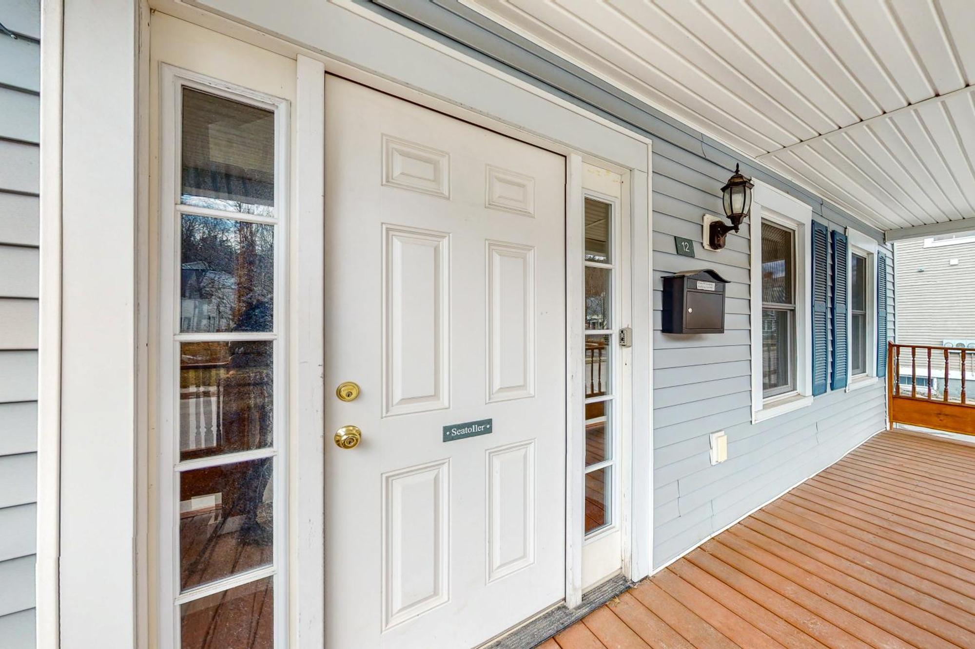 Pleasant Condos ラッドロー 部屋 写真