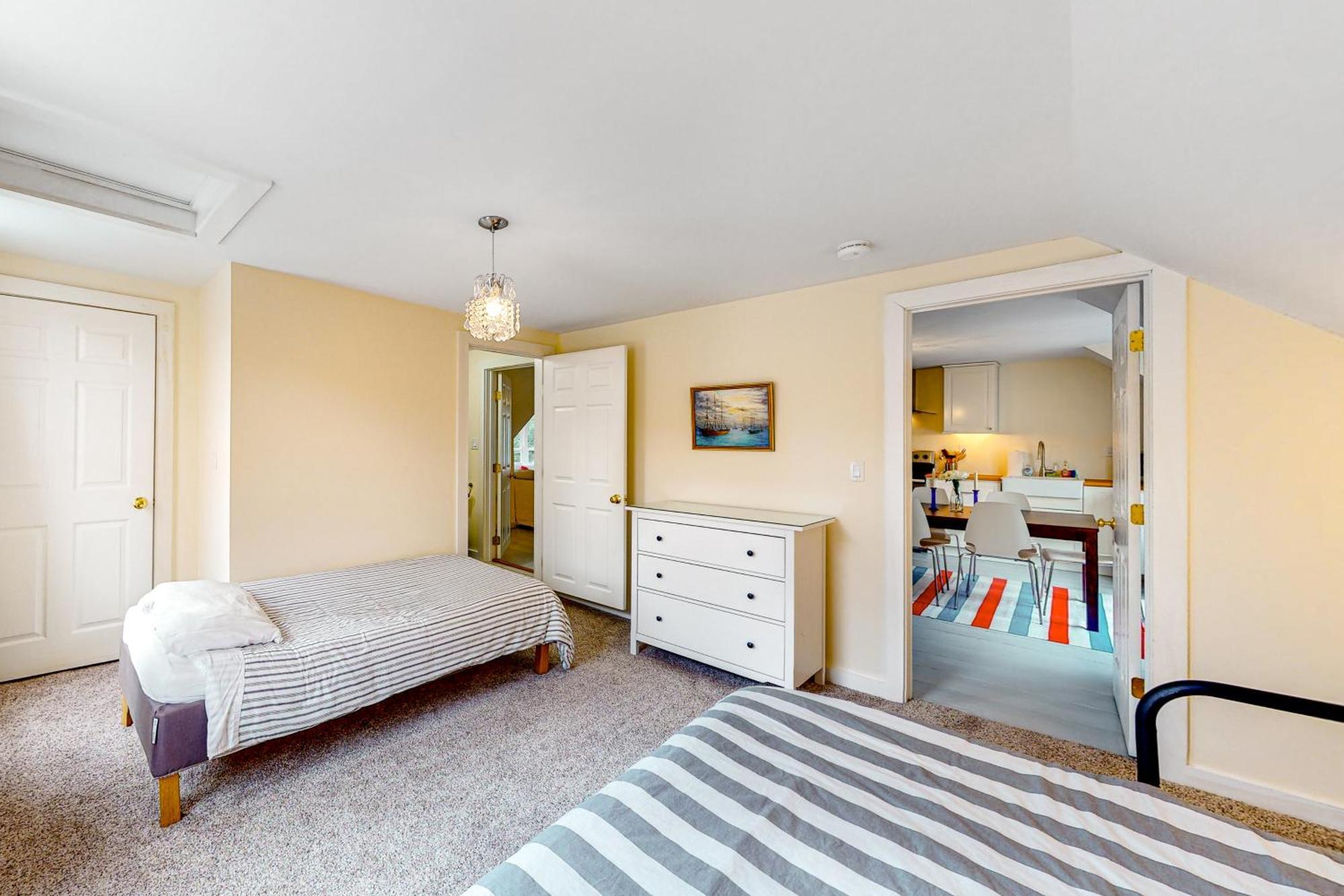 Pleasant Condos ラッドロー 部屋 写真