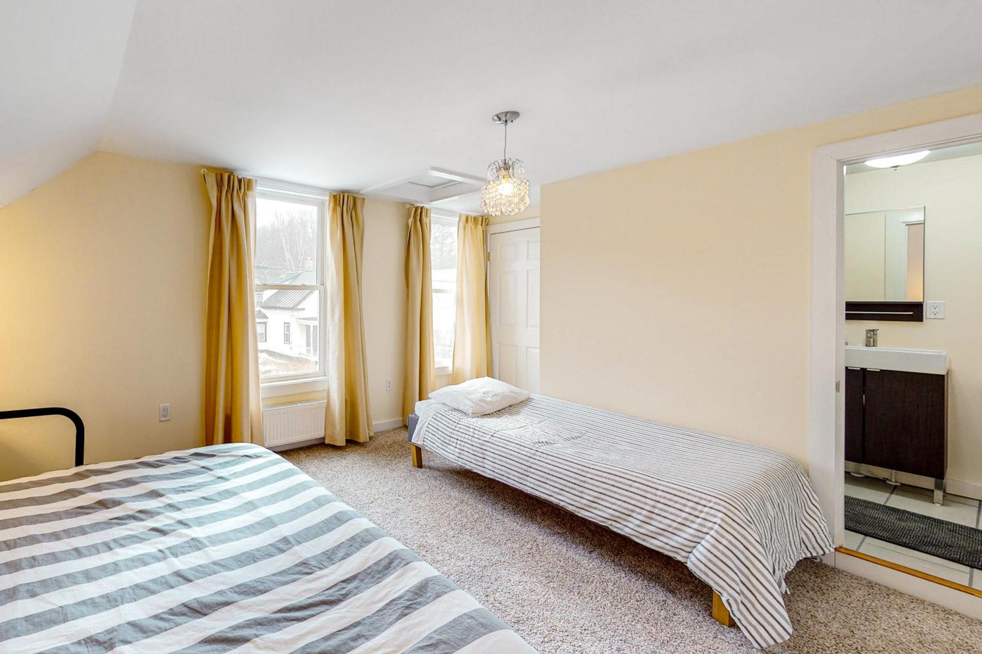 Pleasant Condos ラッドロー 部屋 写真