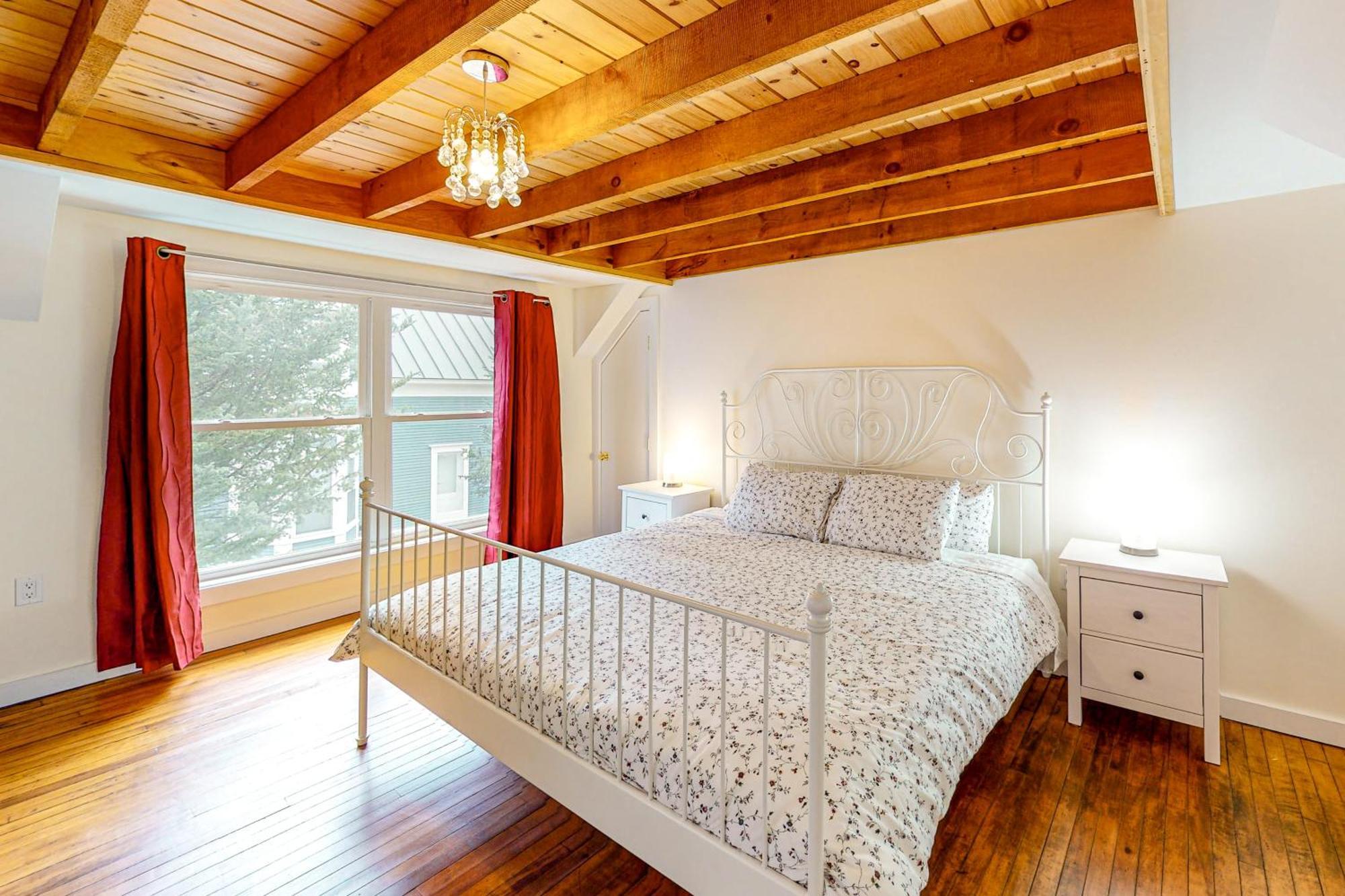 Pleasant Condos ラッドロー 部屋 写真