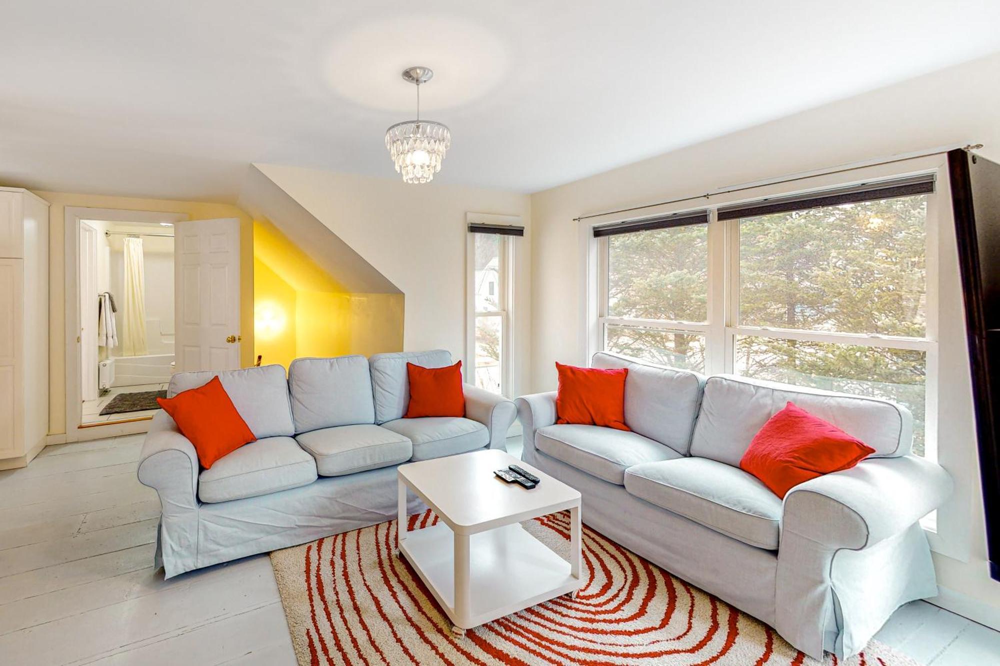 Pleasant Condos ラッドロー 部屋 写真