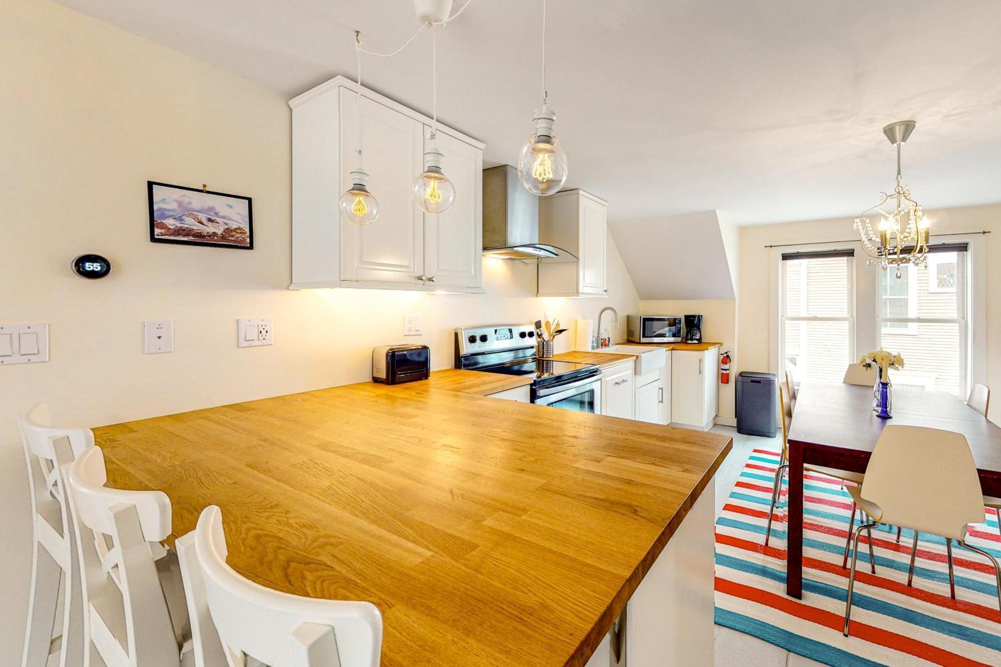 Pleasant Condos ラッドロー 部屋 写真