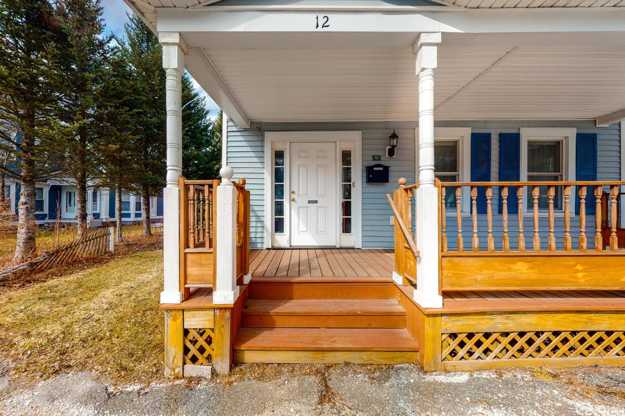Pleasant Condos ラッドロー 部屋 写真