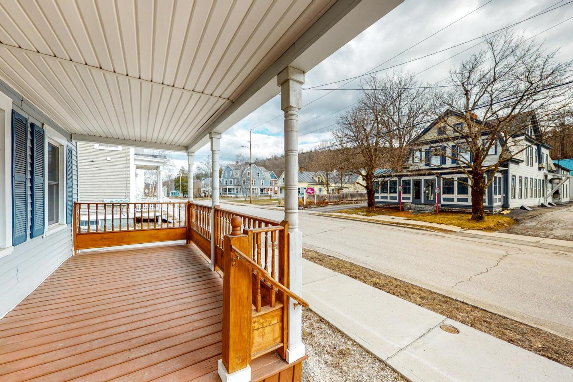 Pleasant Condos ラッドロー 部屋 写真