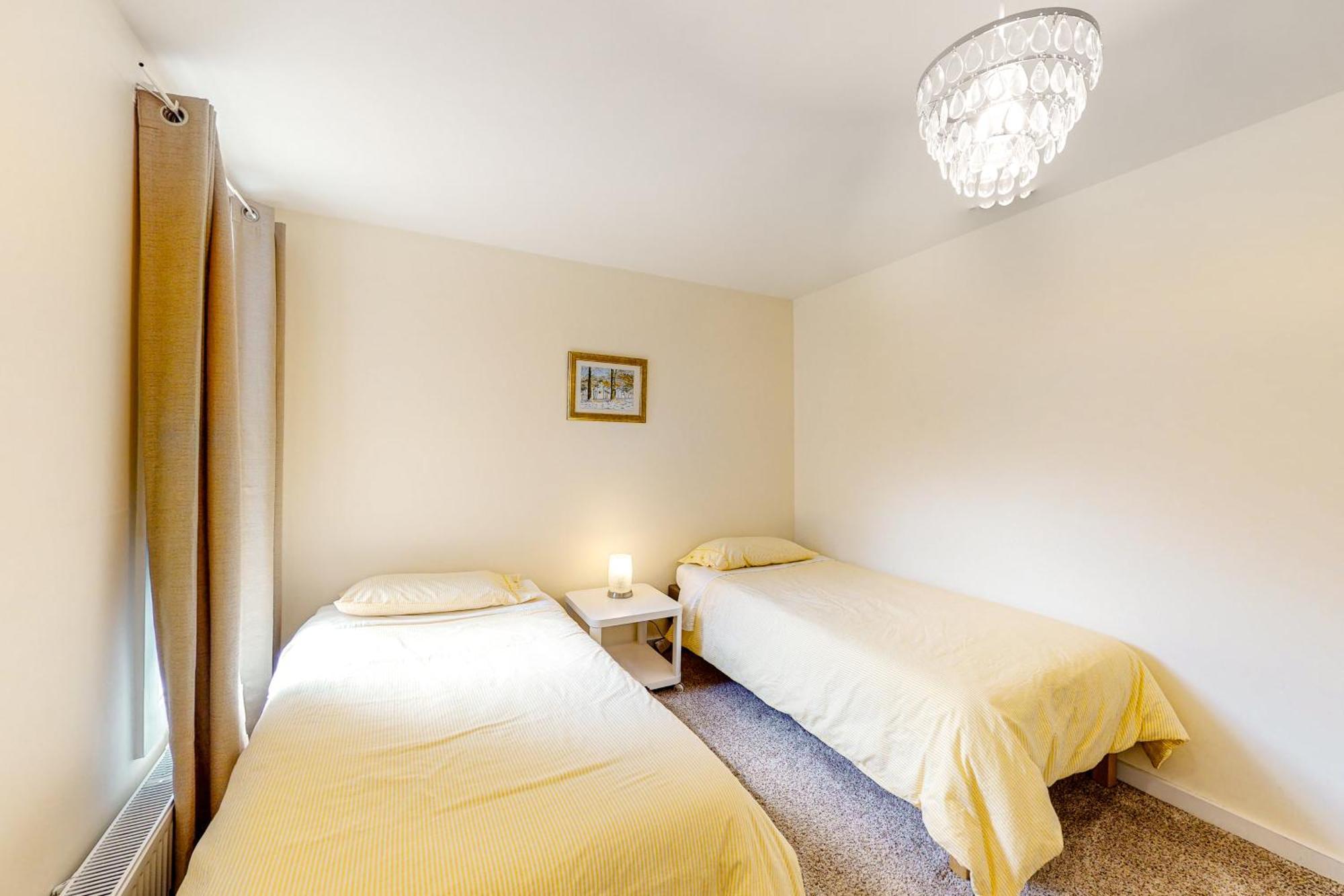 Pleasant Condos ラッドロー 部屋 写真