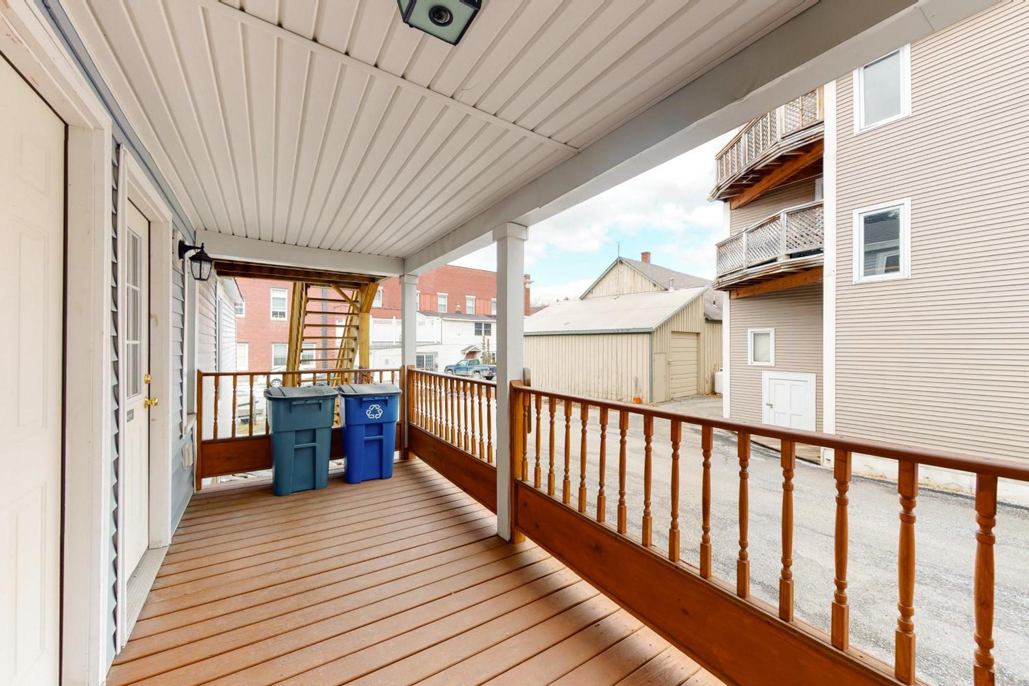 Pleasant Condos ラッドロー 部屋 写真