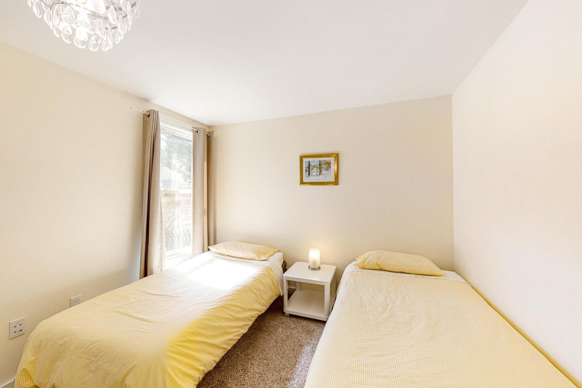 Pleasant Condos ラッドロー 部屋 写真