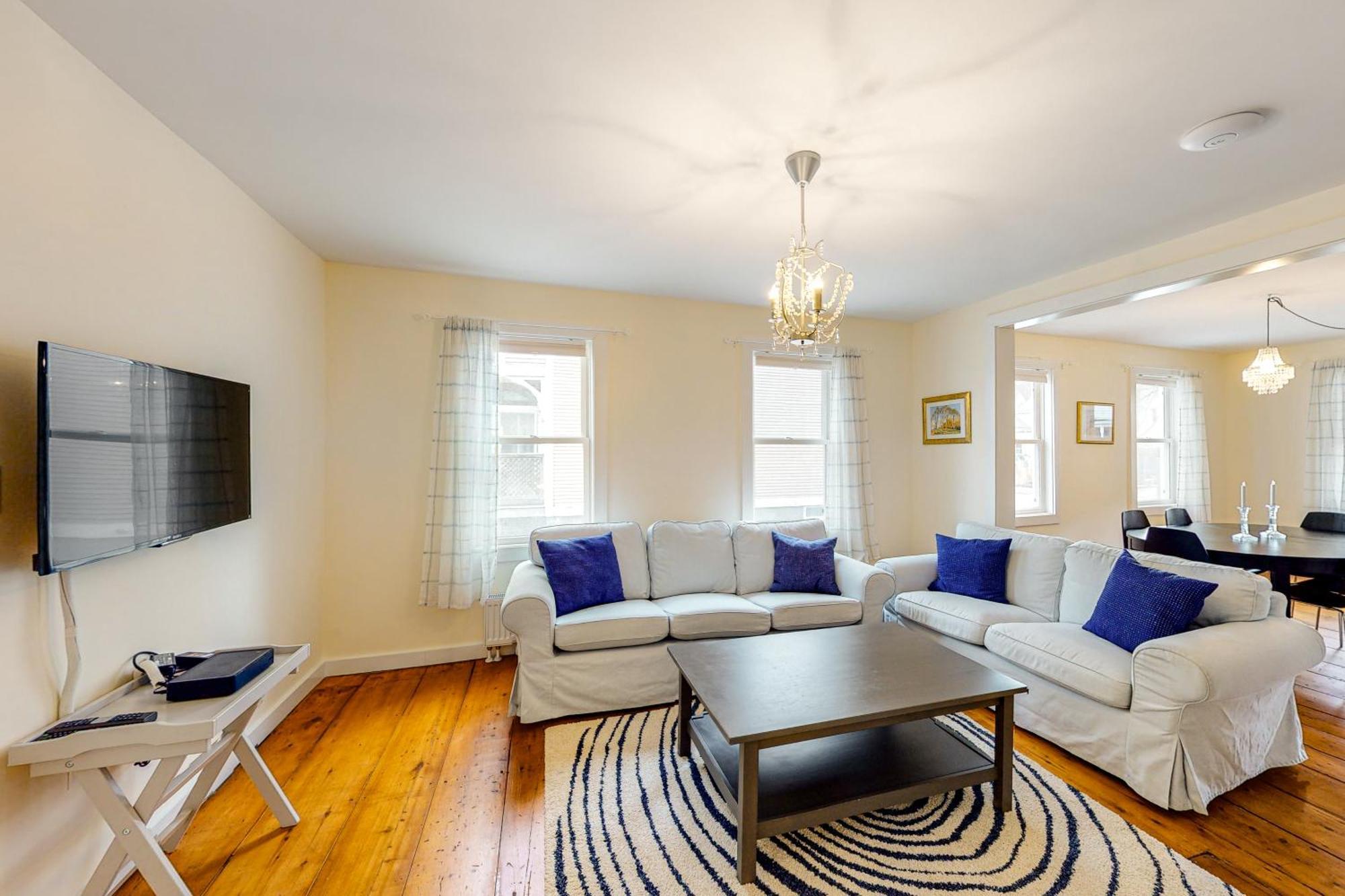 Pleasant Condos ラッドロー 部屋 写真