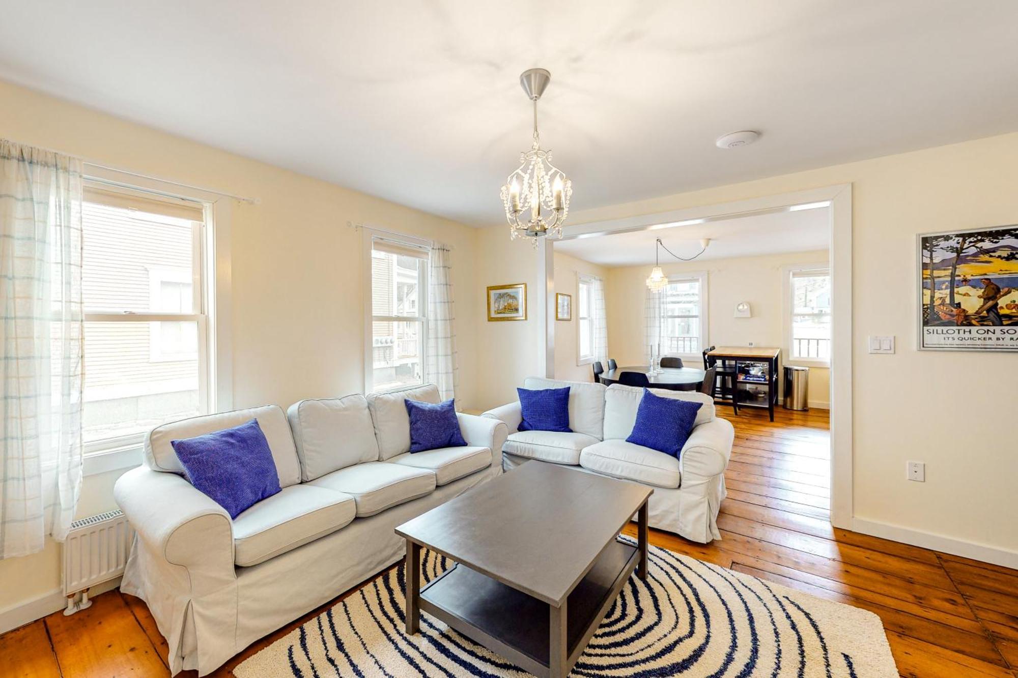 Pleasant Condos ラッドロー 部屋 写真